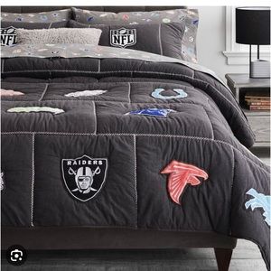 Pottery Barn Teen “Brights Quilt” Comforter